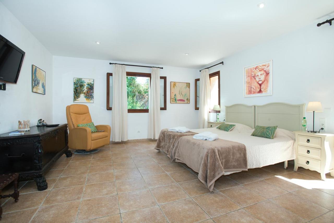 Owl Booking Villa Siquier - Luxury Retreat With Mountain Views 波连斯萨 外观 照片